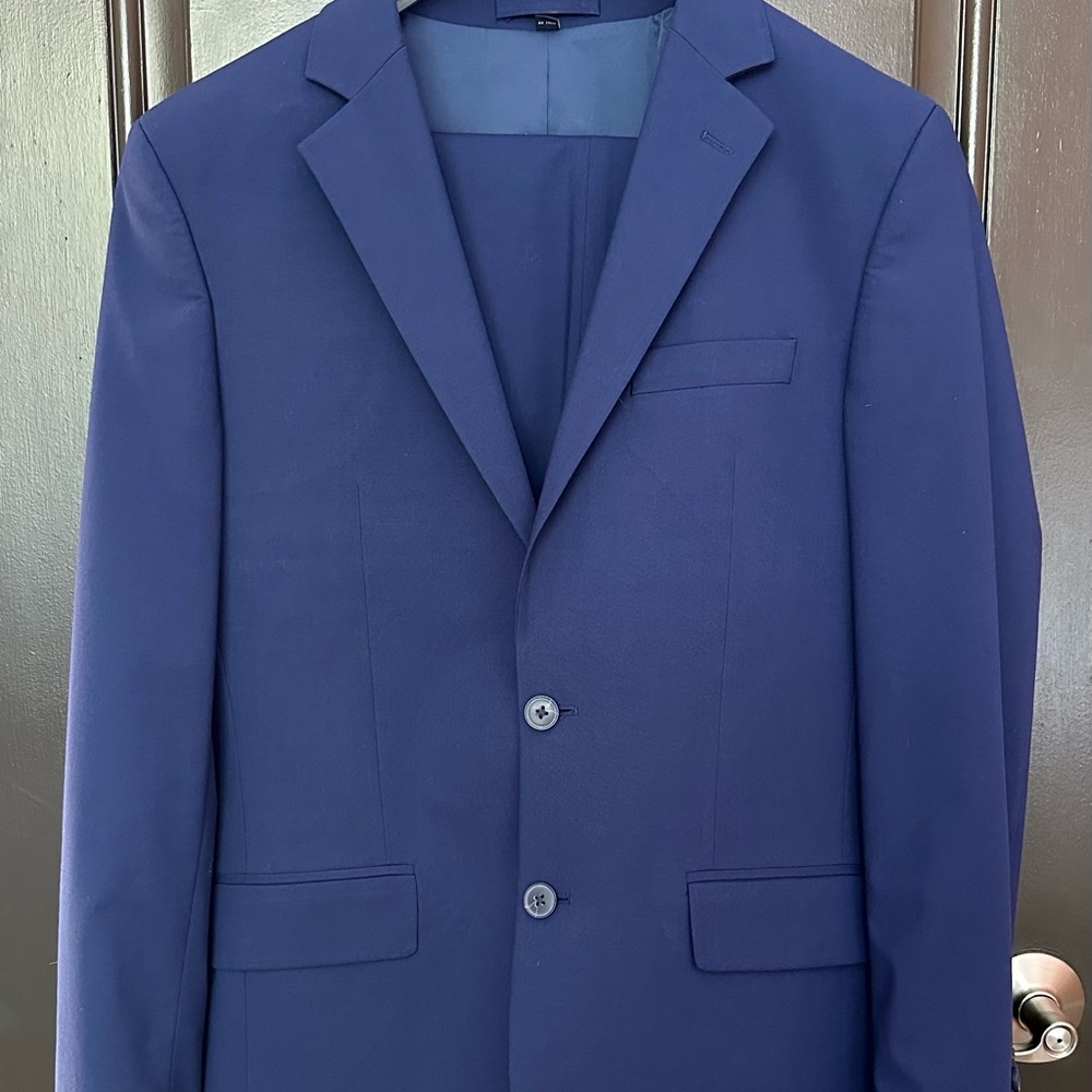 Jos. A. Bank Navy Men's suit (38R, 30/32)